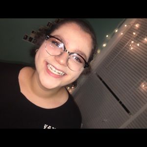 Meet your Posher, Elina